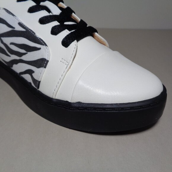 Journee Collection Size 8.5 M / TASCHI / Zebra / Sneakers / New Women's Shoes - Picture 5 of 15